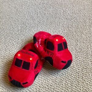 Stride rite 🔥 Fire Truck🔥 plush slippers